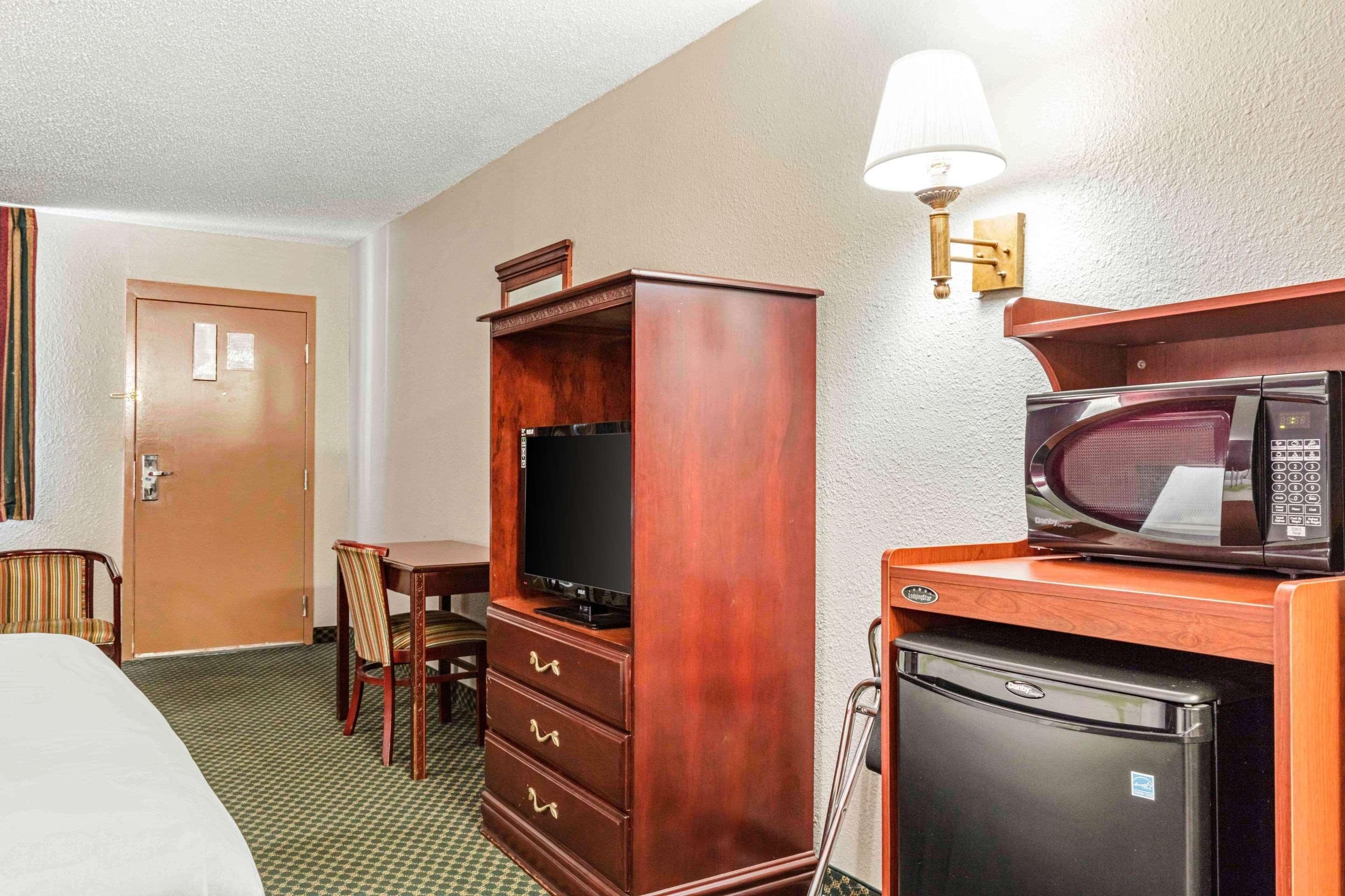 Rodeway Inn Prattville I-65 Buitenkant foto